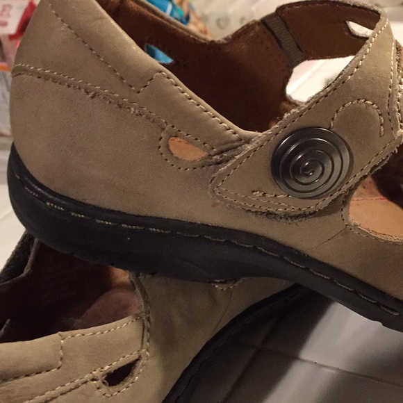 ⬇️EUC Cobb Hill by NEW BALANCE FLATS⬇️ - Picture 5 of 9